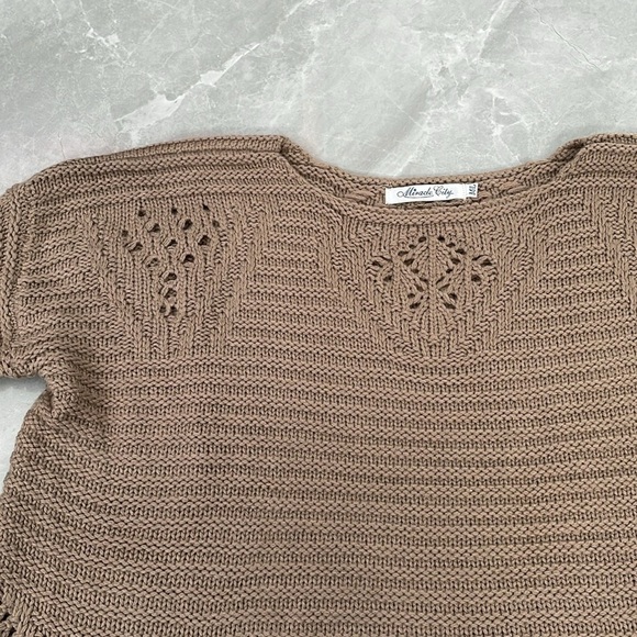 Women's Miracle City Long Sleeve Sweater Medium - Picture 2 of 13